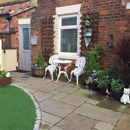 Leafy Lytham Central Lovely Ground Floor 1 Bedroom Apartment With Private Garden In Lytham Dog Friendly Литам-Сент-Эннс Экстерьер фото