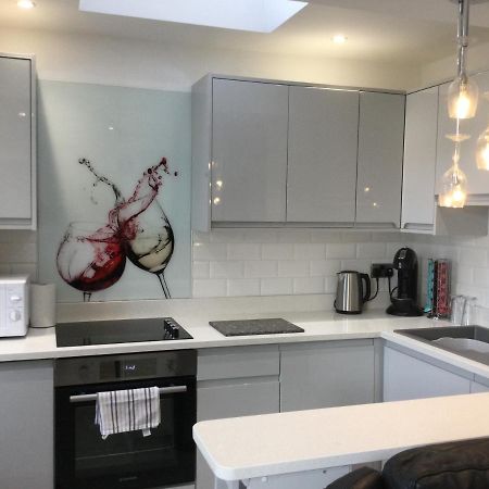 Leafy Lytham Central Lovely Ground Floor 1 Bedroom Apartment With Private Garden In Lytham Dog Friendly Литам-Сент-Эннс Экстерьер фото
