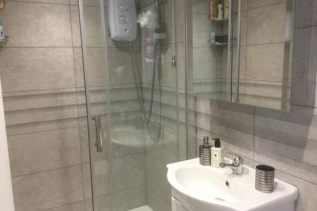 Leafy Lytham Central Lovely Ground Floor 1 Bedroom Apartment With Private Garden In Lytham Dog Friendly Литам-Сент-Эннс Экстерьер фото