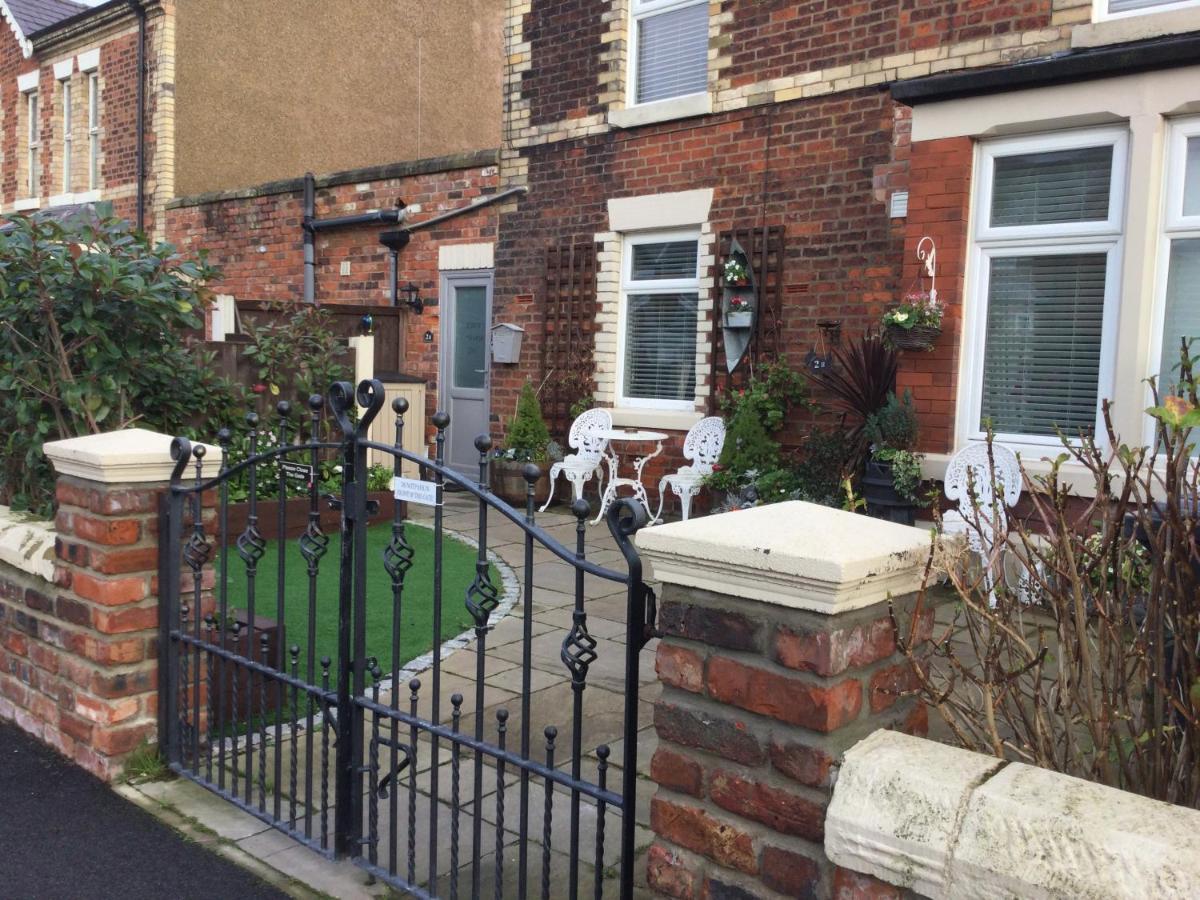Leafy Lytham Central Lovely Ground Floor 1 Bedroom Apartment With Private Garden In Lytham Dog Friendly Литам-Сент-Эннс Экстерьер фото