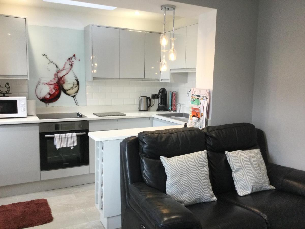 Leafy Lytham Central Lovely Ground Floor 1 Bedroom Apartment With Private Garden In Lytham Dog Friendly Литам-Сент-Эннс Экстерьер фото