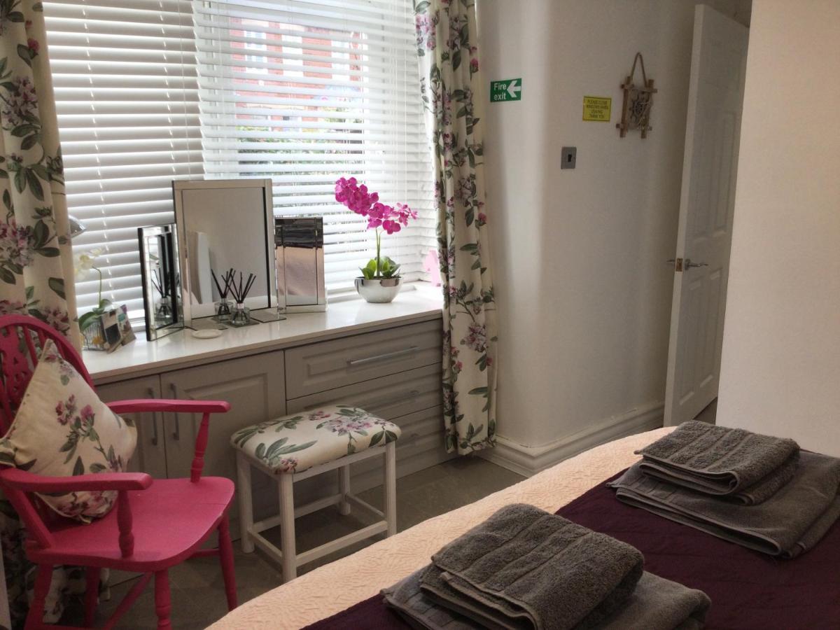Leafy Lytham Central Lovely Ground Floor 1 Bedroom Apartment With Private Garden In Lytham Dog Friendly Литам-Сент-Эннс Экстерьер фото